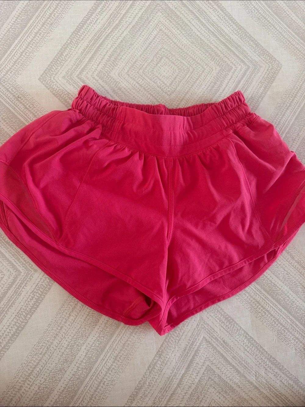 Lululemon Hotty Hot Shorts Low Rise 2.5” Bright Pink Women’s Size 2
